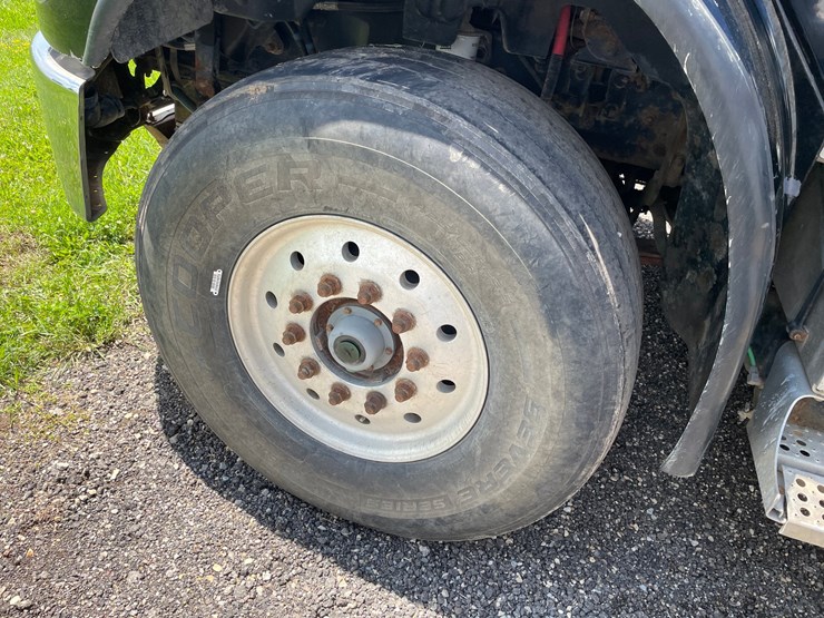 #2872-•-2006-freightliner-quad-axle-dump-truck-(title-in-delay)-image-10