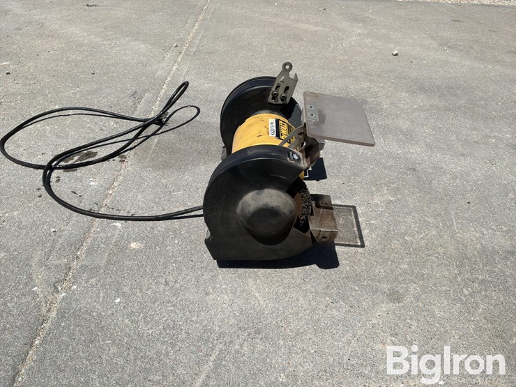 2011-dewalt-8”-bench-grinder-image-4