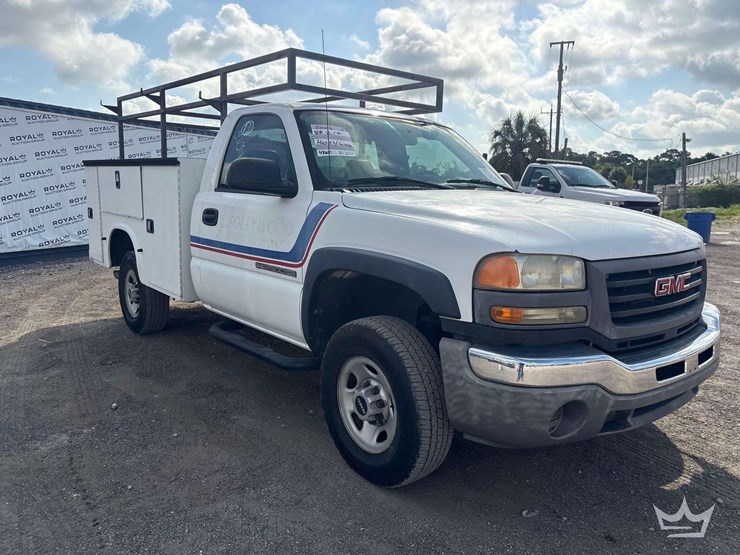 2005-gmc-sierra-2500hd-image-2