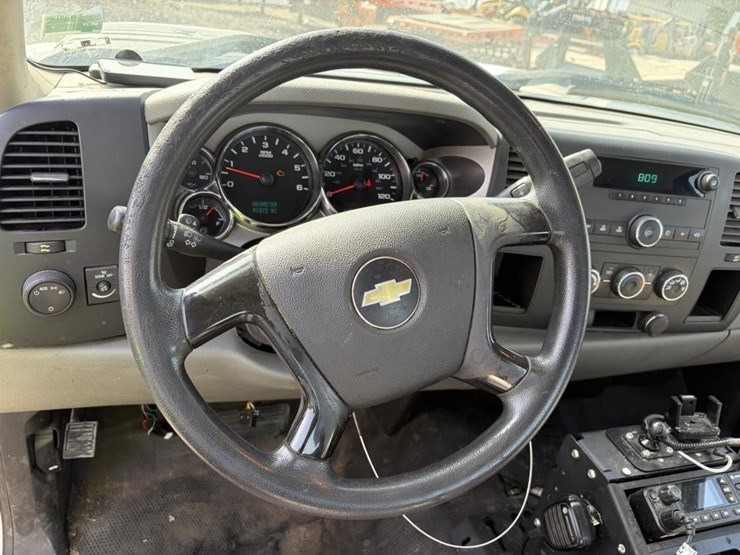 2011-chevrolet-silverado-2500-image-13