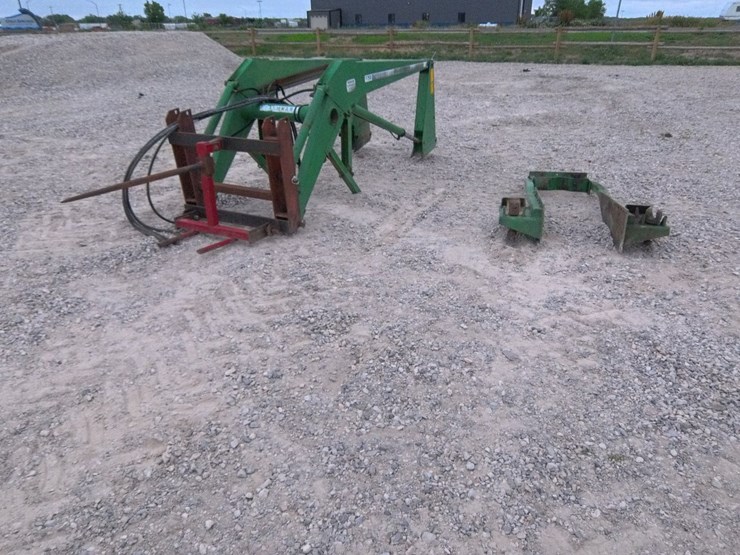 #2047-•-farmhand-f258-loader-image-1