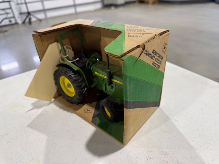 #47269-•-john-deere-utility-tractor-vintage-toy-image-1
