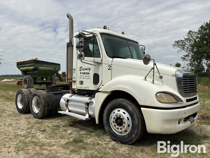 2004-freightliner-columbia-120-image-3