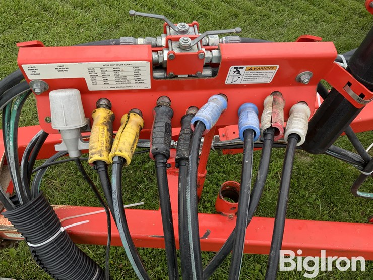 2013-kuhn-krause-excelerator-8000-image-11
