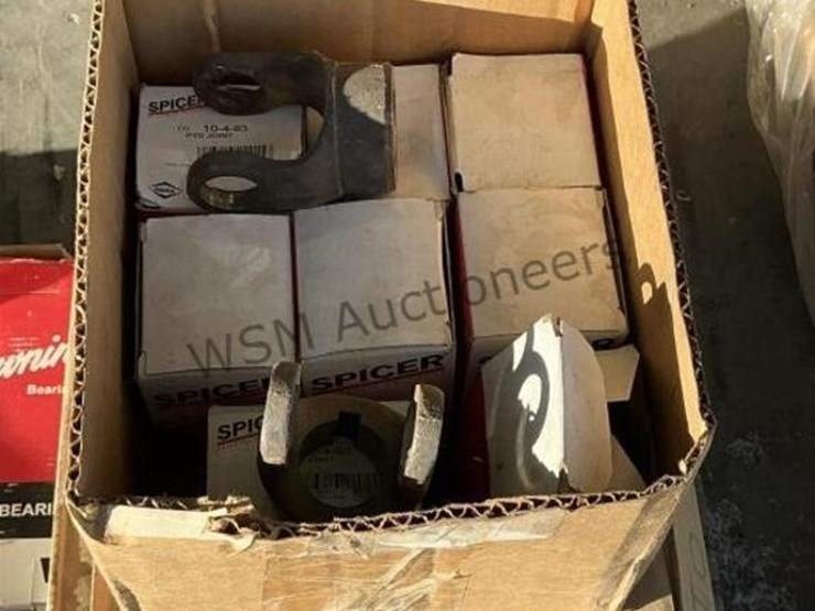 pallet-of-international-spreader-truck-bearing,-image-6