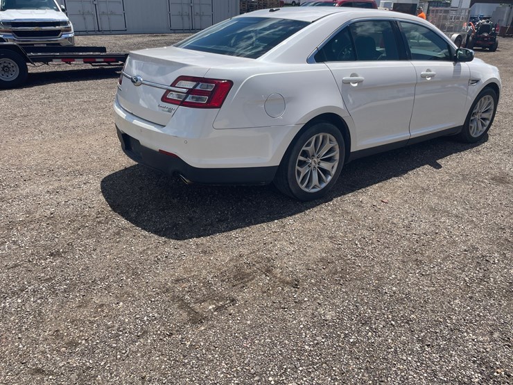 #2858-•-2015-ford-taurus-limited-(has-wi-title)-image-5