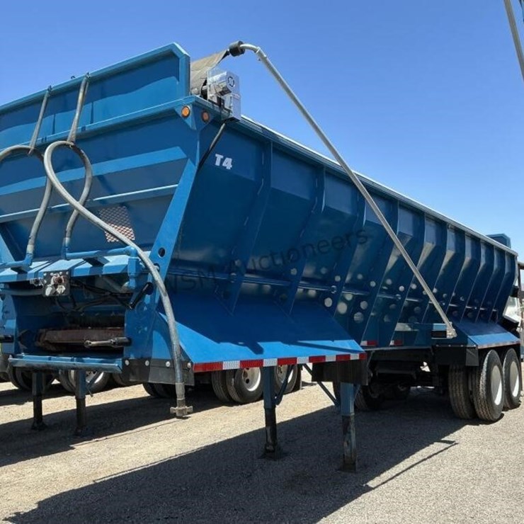 2012 Versa V-Bottom Spreader Trailer