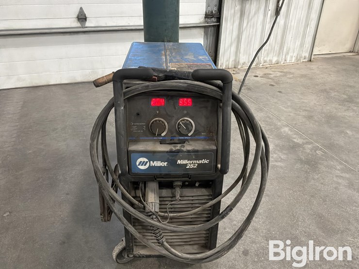 miller-millermatic-252-wire-welder-image-9