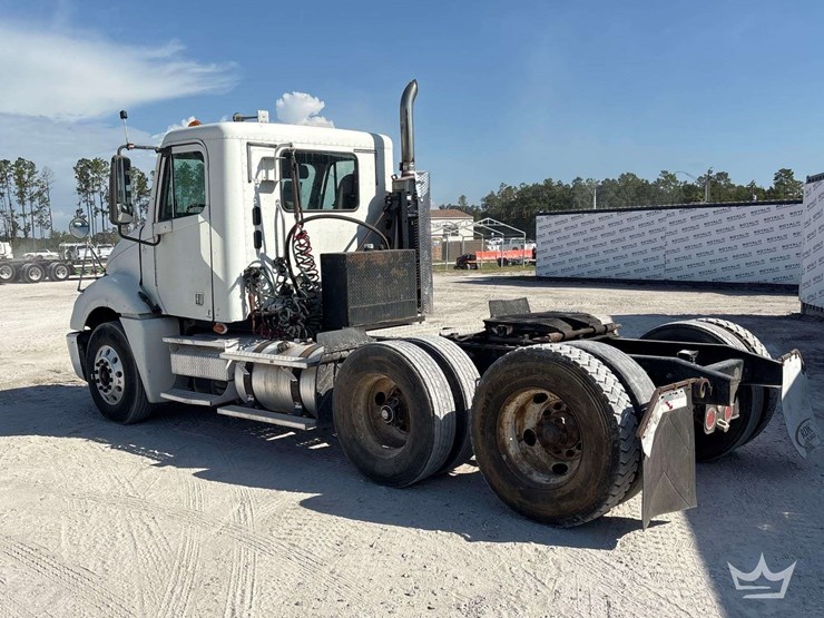 2008-freightliner-columbia-120-image-3