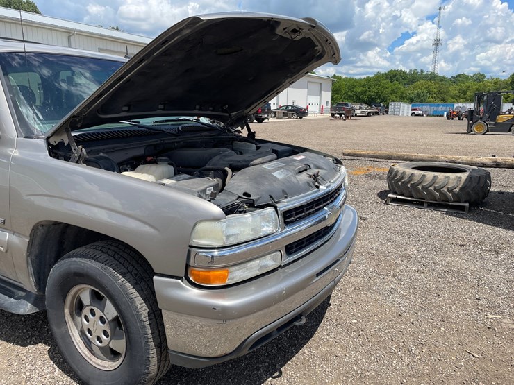 2003-chevrolet-tahoe-image-4