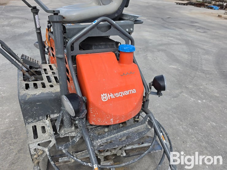 husqvarna-crt36-ride-on-trowel-image-10