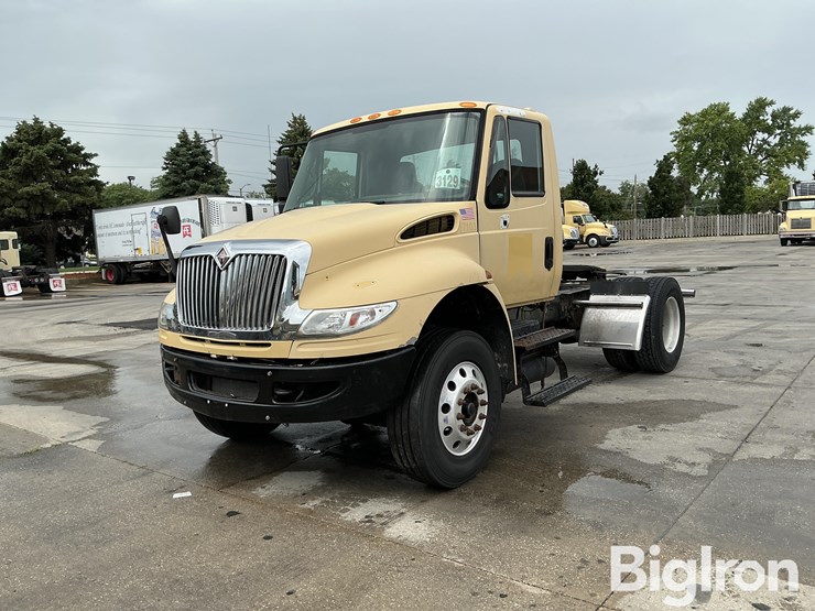 2009-international-durastar-4400-image-1