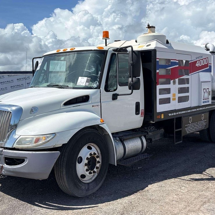 2015 INTERNATIONAL DURASTAR 4300