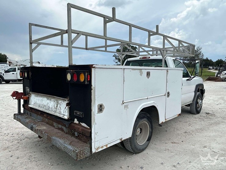 2004-chevrolet-silverado-3500-image-3