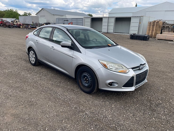 #2797-•-2012-ford-focus-se-sedan-image-5
