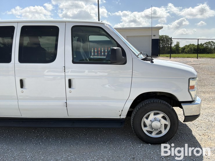 2014-ford-e350-xlt-image-14