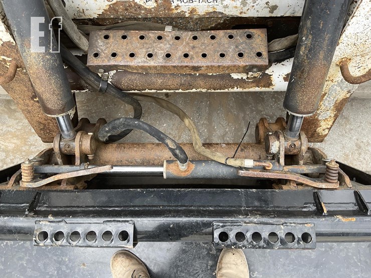 2008-bobcat-t320-image-12