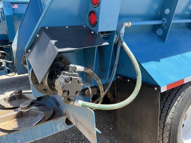 2020-versa-v-bottom-spreader-trailer-image-13