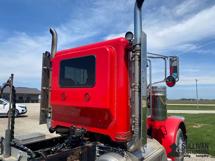 2014-peterbilt-388-image-18