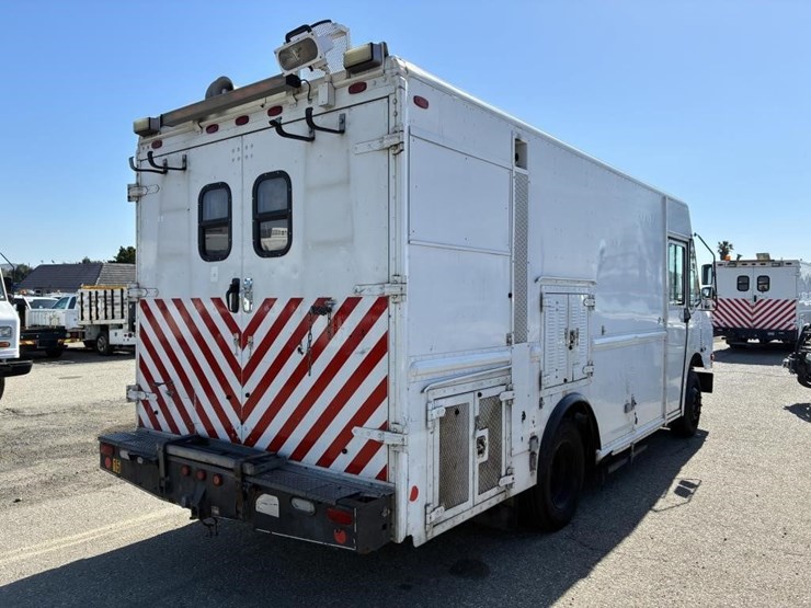 2008-workhorse-w62-image-3