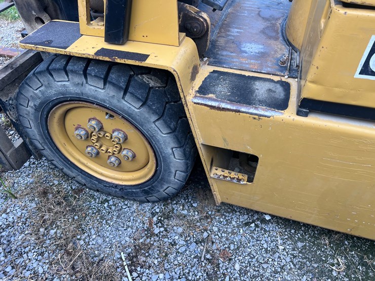 #2028-•-forklift-image-6