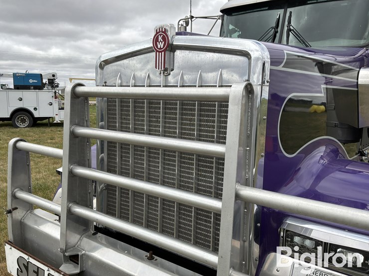 2019-kenworth-w900-image-10