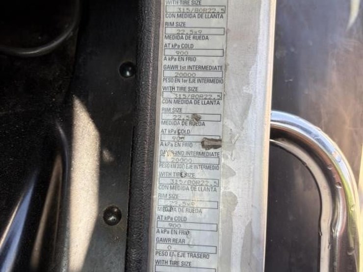 2010-peterbilt-320-image-26