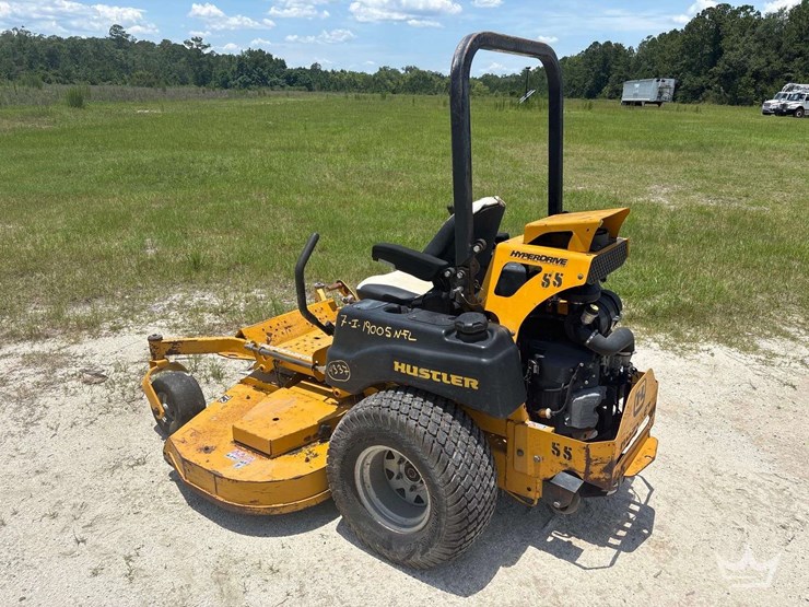 2015-hustler-super-z-72in-zero-turn-mower-image-5