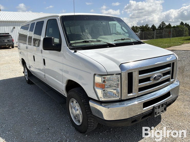 2014-ford-e350-xlt-image-13