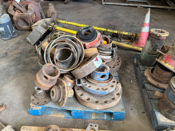(4-pallets)-assorted-flanges,-snatch-blocks,-we’ll-head-parts,-flood-lights,-etc-image-6