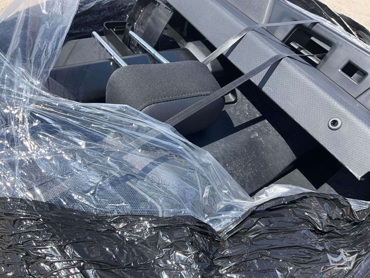 pallet-of-miscellaneous-vehicle-parts-image-6