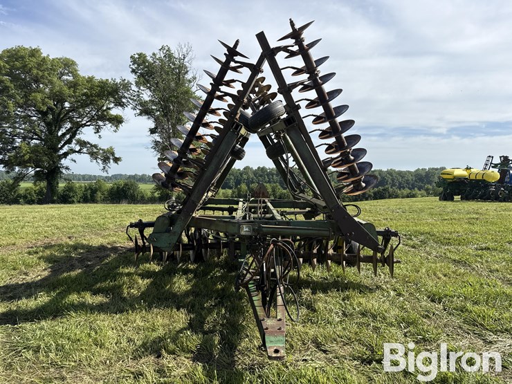 john-deere-230-image-2