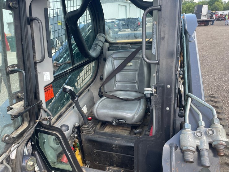 2018-new-holland-c232-image-24