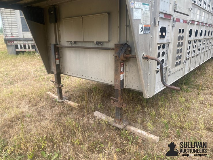 2018-wilson-livestock-trailer-image-14