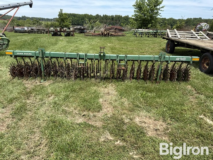 john-deere-400-image-2