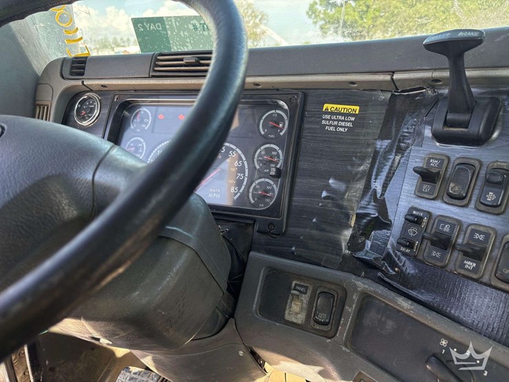 2008-freightliner-columbia-120-image-13