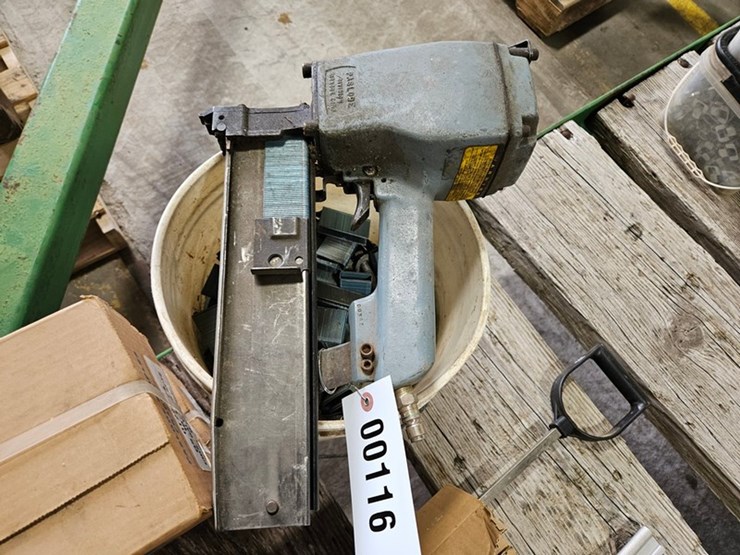 #116-•-paslode-pneumatic-staple-gun-and-staples-image-1
