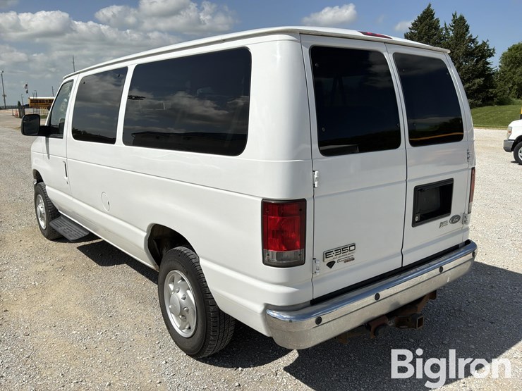 2014-ford-e350-xlt-image-17