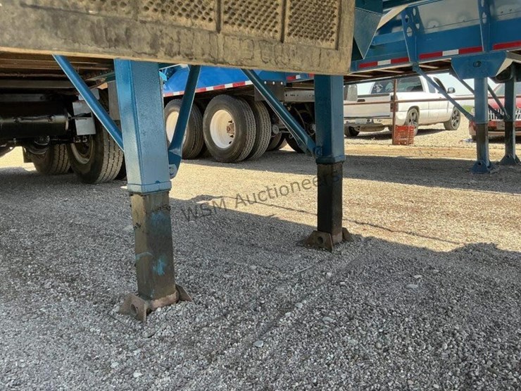 2010-versa-v-bottom-spreader-trailer-image-15
