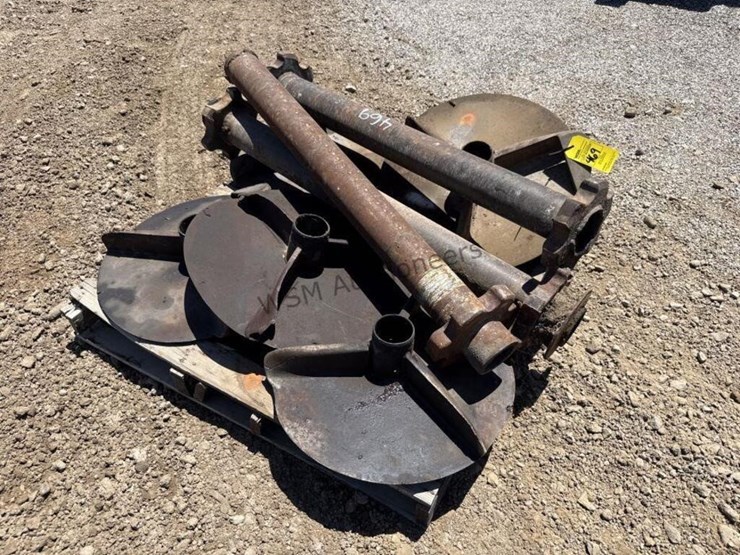 pallet-of-drive-shafts-&-spinners-for-spreader-image-3