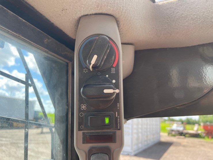 2018-new-holland-c232-image-31