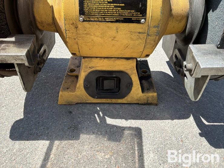 2011-dewalt-8”-bench-grinder-image-11