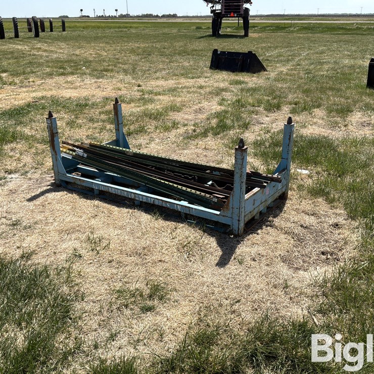 Shipping Stand & T-Posts