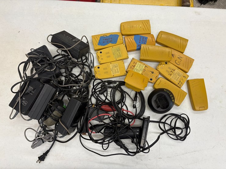 #3514-•-miscellaneous-batteries,-chargers-and-cables-|-located-in-st.-rose,-la-image-1