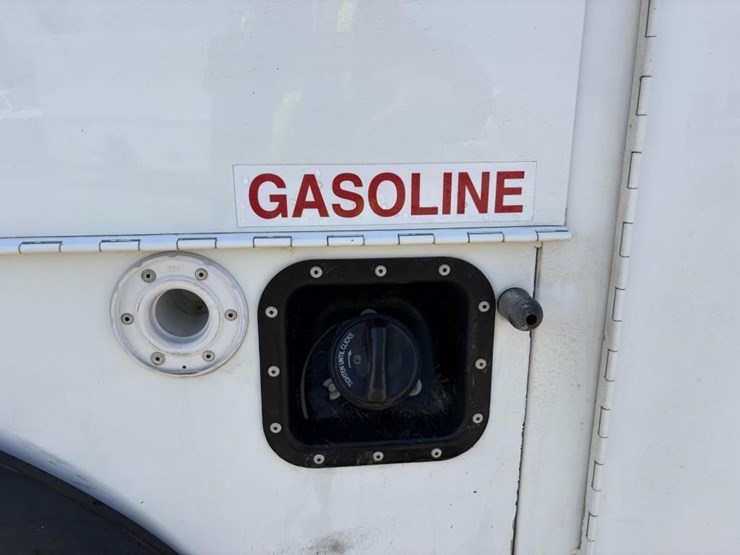 2011-ford-f550-image-6