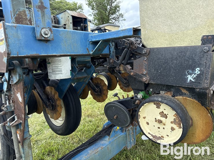 1995-kinze-2600-image-18