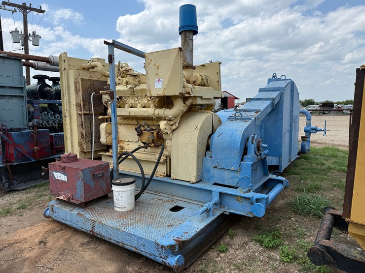 caterpillar-d379-image-1