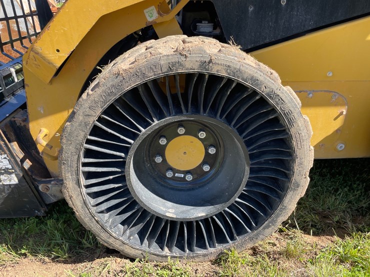 2020-caterpillar-246d3-image-19