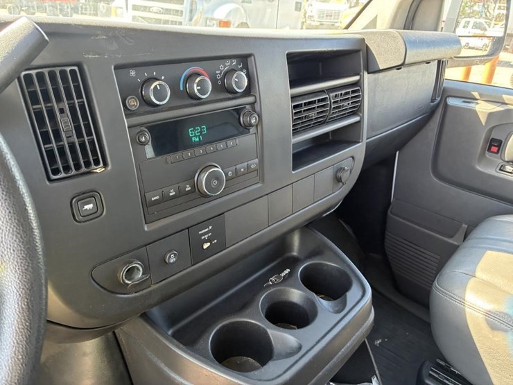 2014-chevrolet-express-3500-image-17