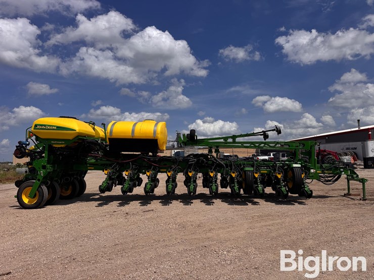 2020-john-deere-1775nt-image-4